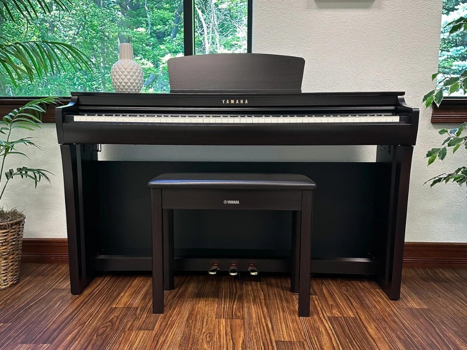 Hình ảnh chi tiết YAMAHA CLP-725 R góc chụp 2